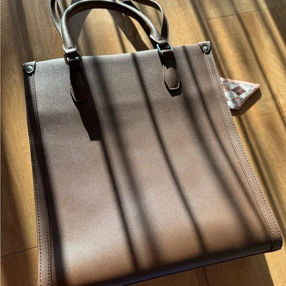 Elegant Brown Leather Tote Bag handbag - Picture 5 of 10